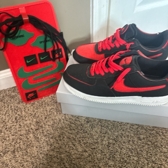 Nike Air Force 1 Low '07 SE black and red - Picture 3 of 10